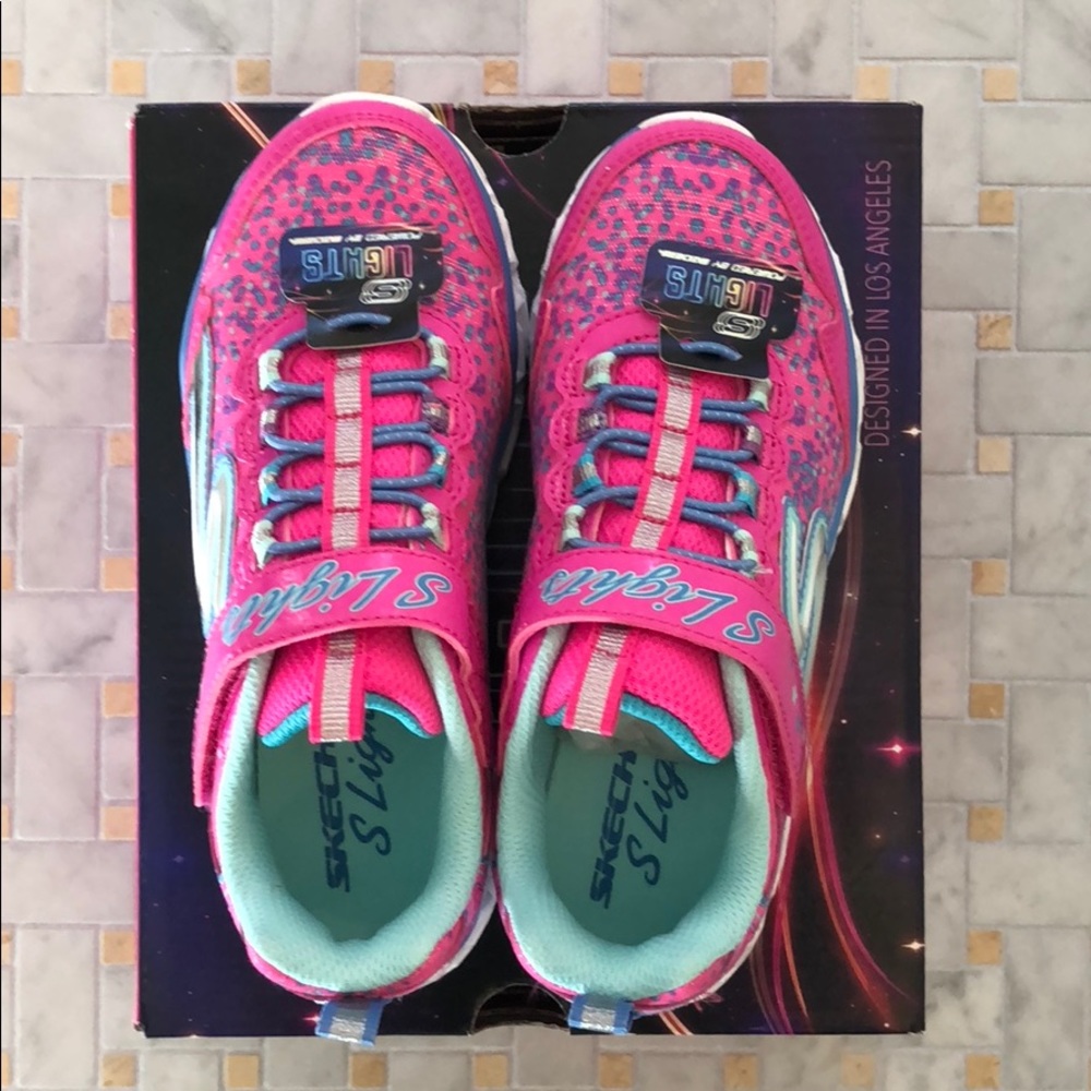 NWT Sketchers girls light up sneakers 13
